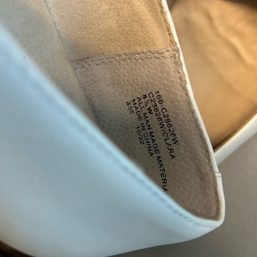 Women's White Flats | 8 1/2 wide - Picture 4 of 4